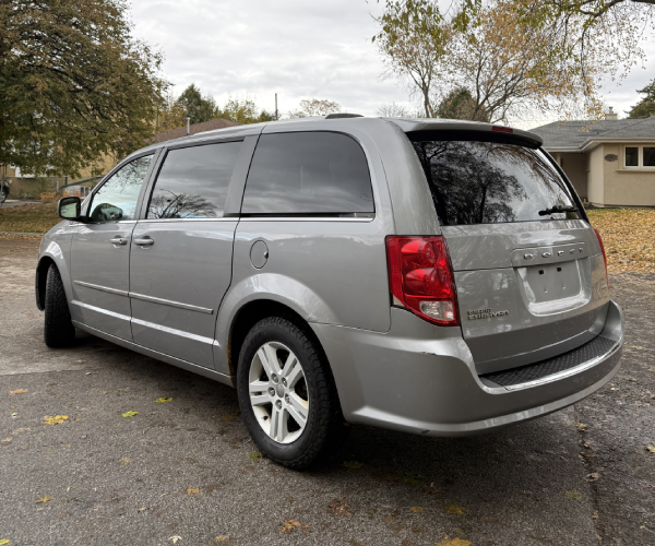 2014 Dodge Caravan - Image 2